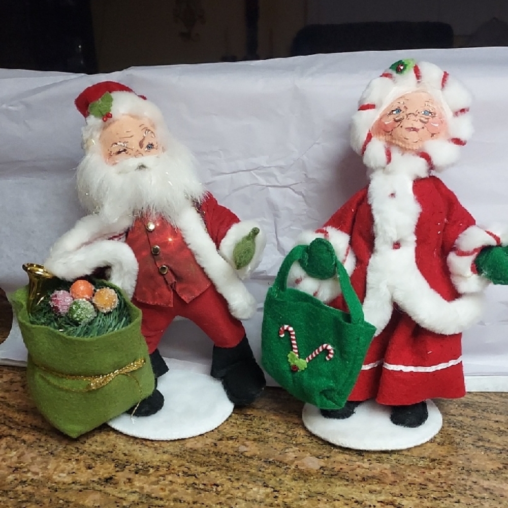 Annalee Santa and Mrs. Santa Doll decorations.